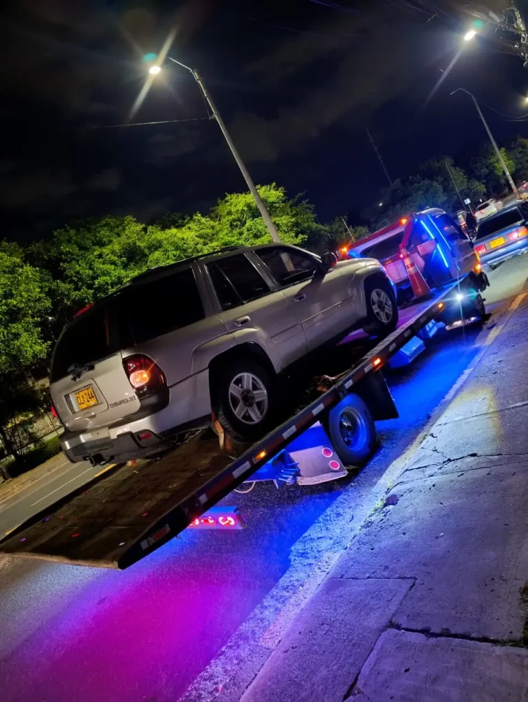 auxilio-mecanico-y-grua-en-la-via-al-mar-cali-camioneta