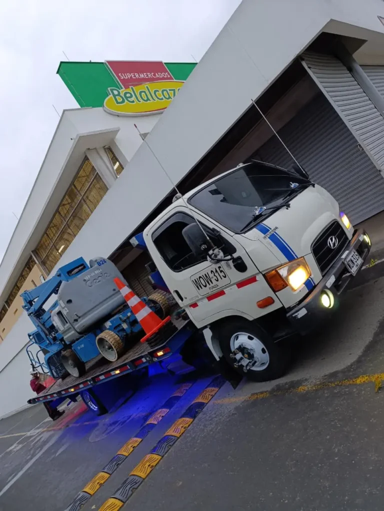 grua-canasta-para-mantenimiento-de-postes-cali